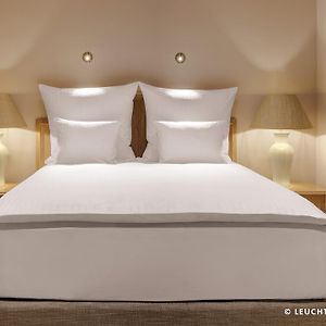 Zimmer mit Kingsize-Bett